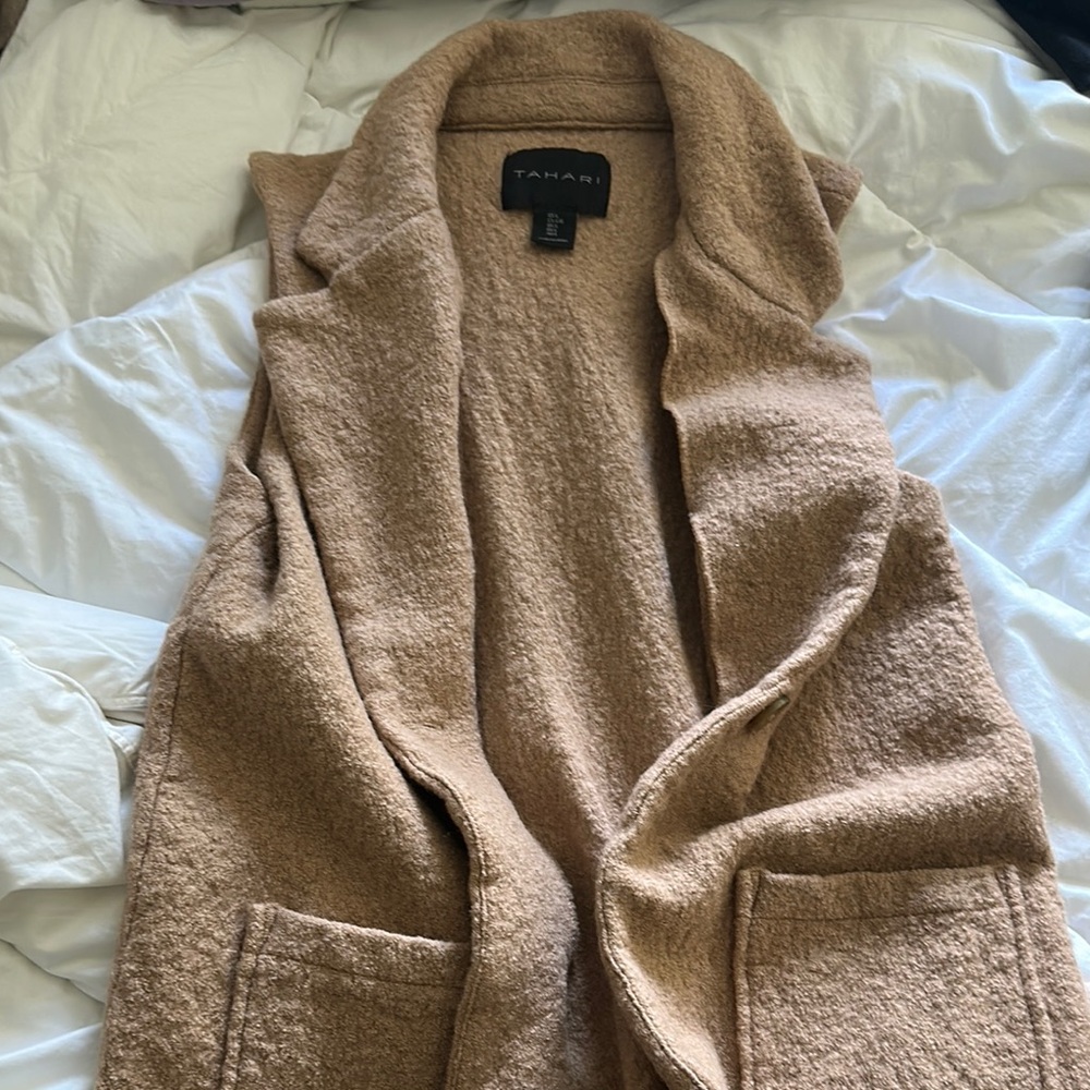 🌸 4/$40 🌸 Tahari Camel Sleeveless Vest